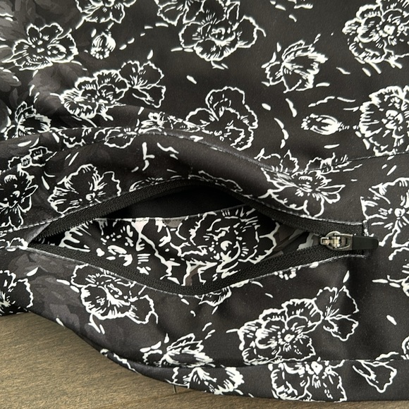 JOE FRESH Active Women’s Black White Ombré Floral Gym Zip Up Jacket, Long Sleeve - Picture 8 of 12
